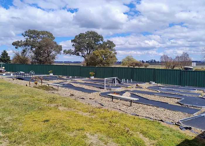 Guyra Club Cabins