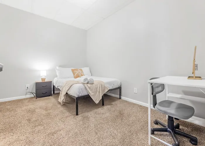 Cozy Little Italy Apt Fast Wifi Pet Friendly