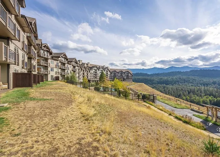 4070 Wilderness Retreat With Modern Amenities!