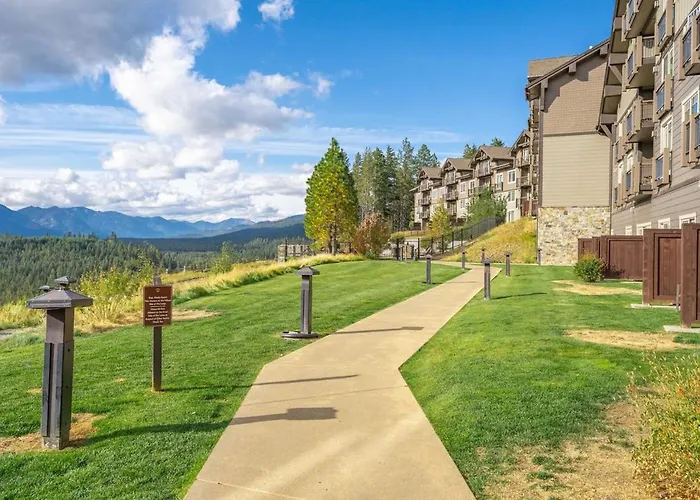 4070 Wilderness Retreat With Modern Amenities!