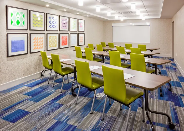Holiday Inn Express And Suites Des Moines Downtown By Ihg