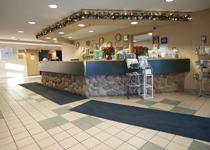 Travelodge By Wyndham Lacombe