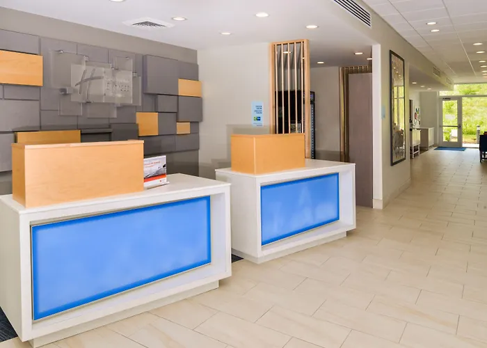 Holiday Inn Express & Suites Salem By Ihg