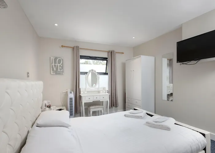 The R Inn Hotel