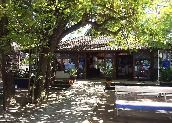 Oceans 5 Dive Resort