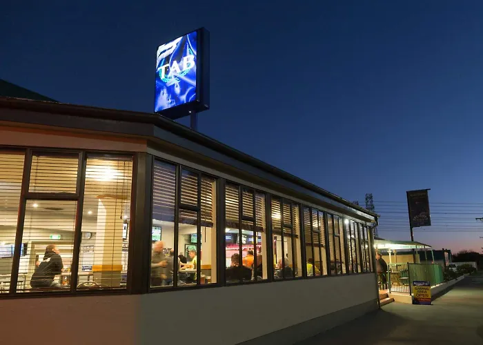 Racecourse Hotel And Motor Lodge