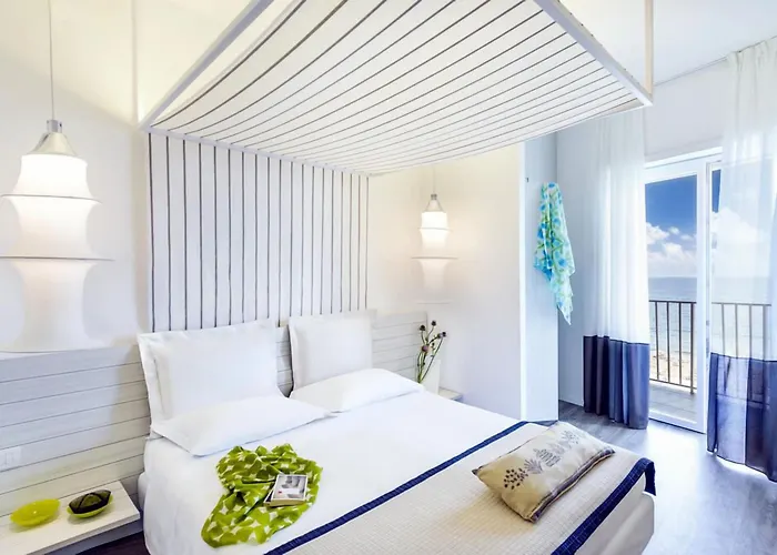 Hotel Torremaura Fronte Mare Con Beach Club