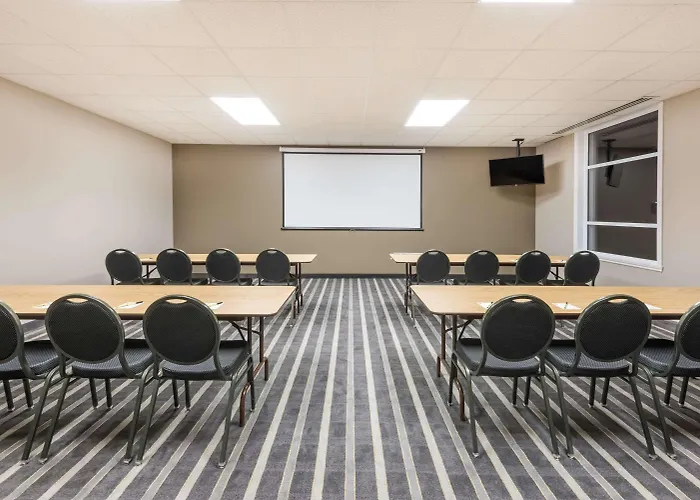 Super 8 By Wyndham Mont Laurier