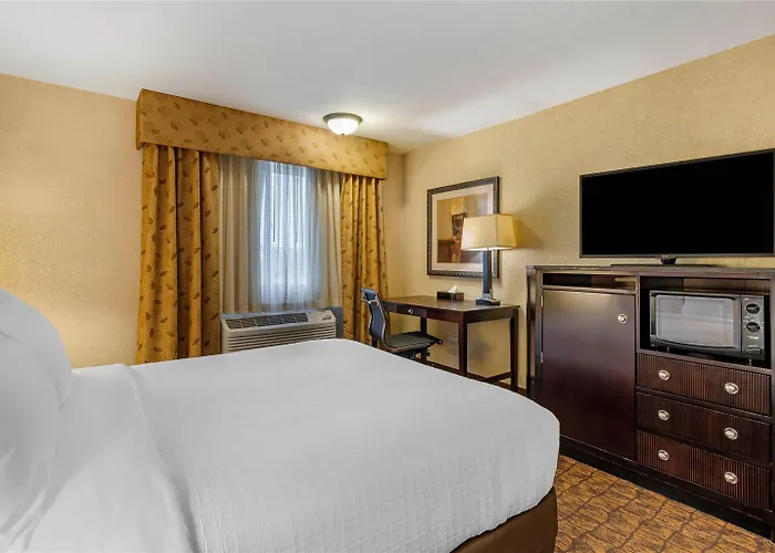 Lloyd Hotel Astoria Bayfront. An Ascend Collection Hotel