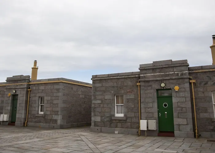 Aberdeen Lighthouse Cottages - Coastal, Dolphins