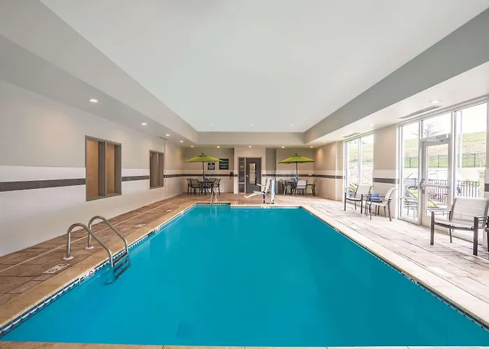 La Quinta Inn & Suites By Wyndham Cleveland Near Lee Univ