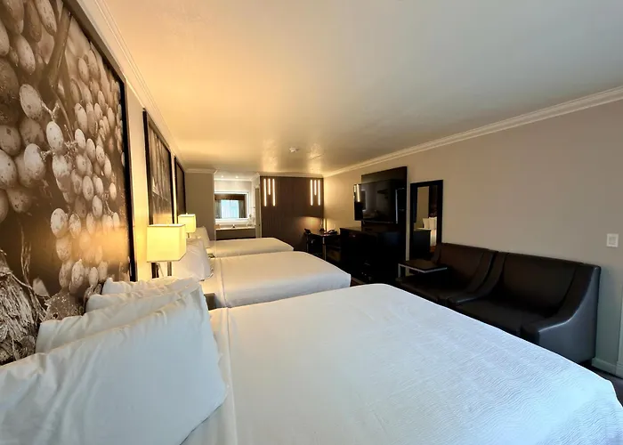 The Orchard Hotel Ukiah Wine Country Free Breakfast, Pool, & Hot Tub