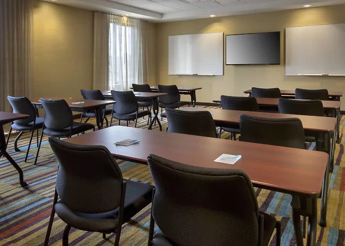 Fairfield Inn & Suites By Marriott Syracuse Carrier Circle