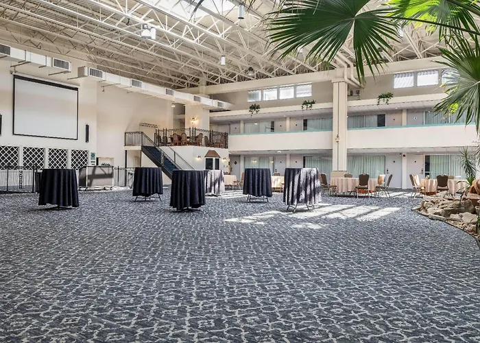 Ramada By Wyndham State College Hotel & Conference Center