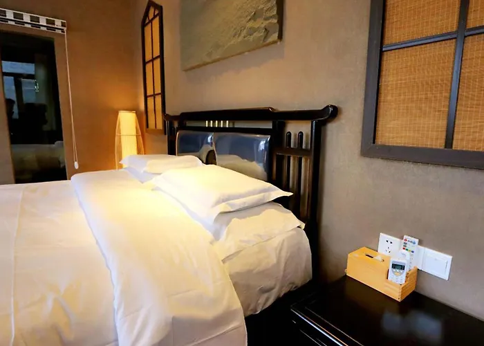 Zhifang Hotel