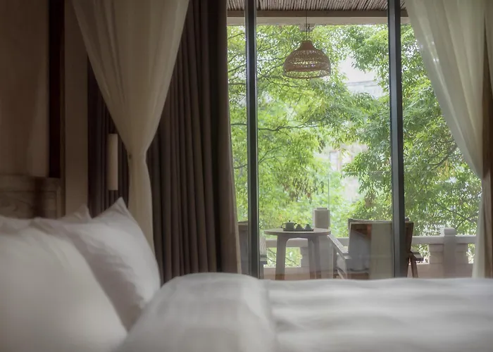 Shishe Spring Designer Homestay