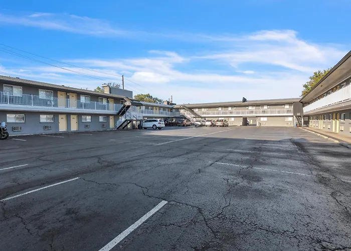 Bentley Motel