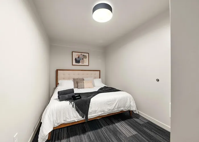 2Br Apartment In Dt With Parking