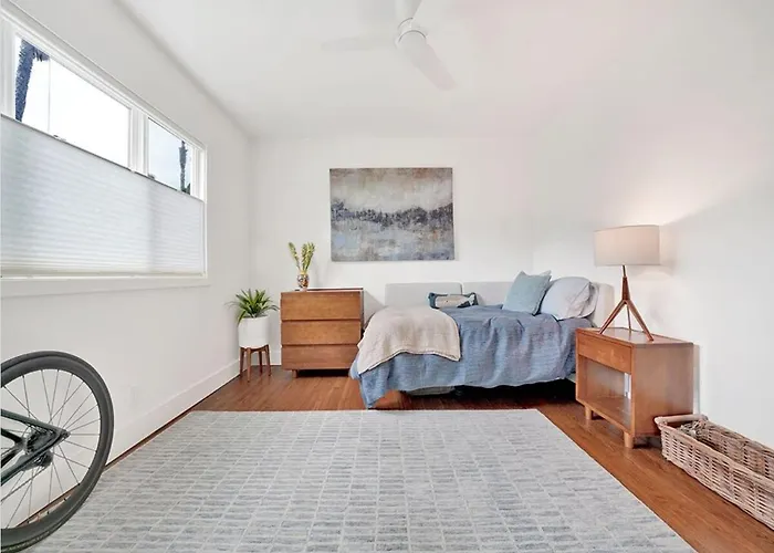 Lovely Laguna Oceanside Gem!