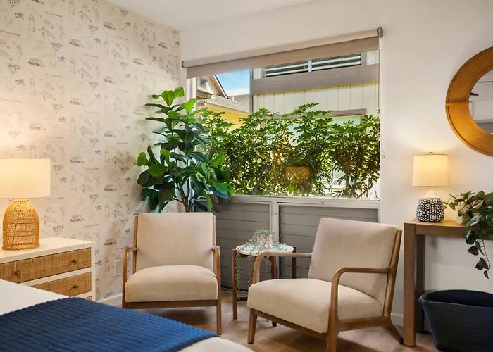 Modern Studio, Ac, King Bed, Private Lanai