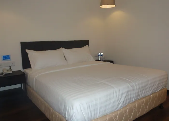 9 Square Hotel - Subang