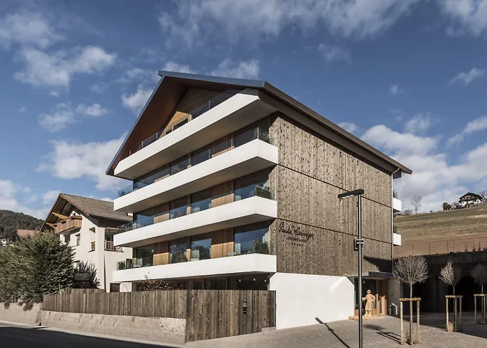 La Paula Apartments & Suites