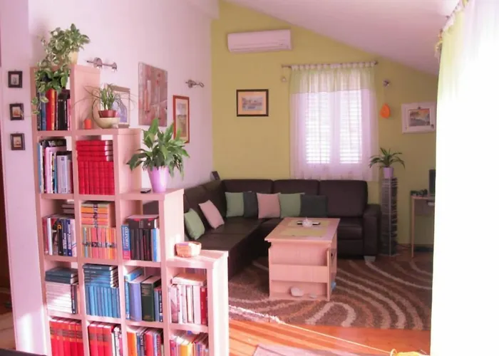 Apartments Zelic Tucepi