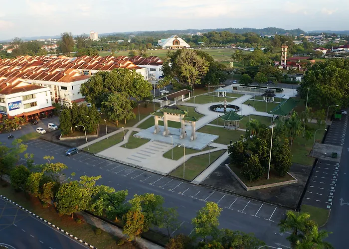 Greens Hotel & Suites