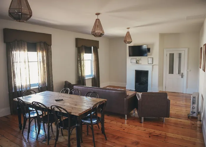 Deloraine Hotel
