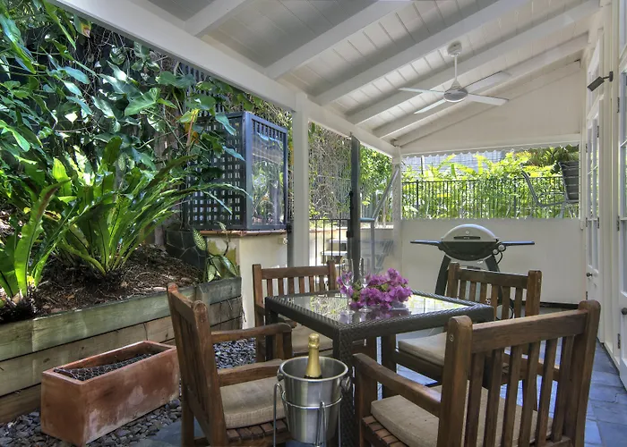 Port Douglas Cottage & Lodge