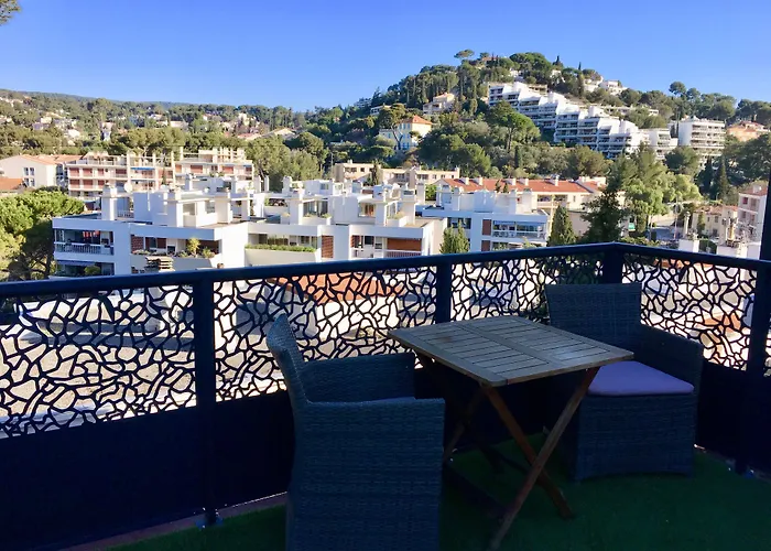Hôtel Eden Cassis - centre-ville- piscine chauffée, jacuzzi et sauna - parking privé