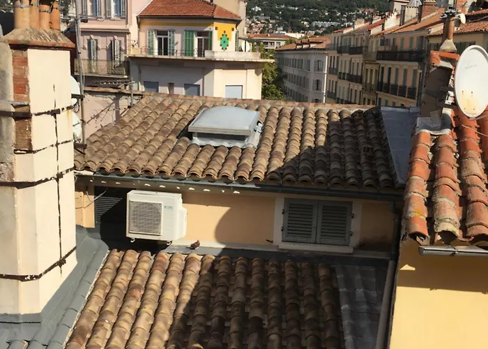 Au Coeur Du Vieux Toulon Au Calme Appartement Renove Climatise Confortable Etage Eleve Avec Ascenseur Proche Parking Et Toutes Commodites