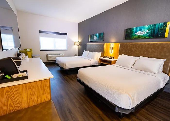 Creekside Hotel & Suites