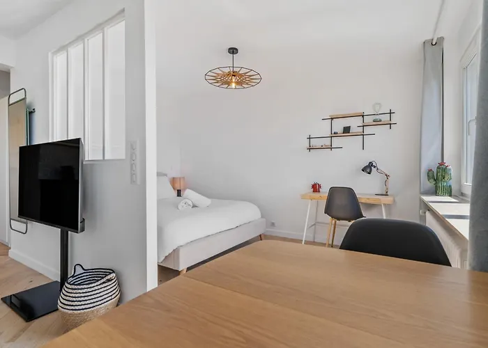 Modern Studio With Kitchen In Prime Location