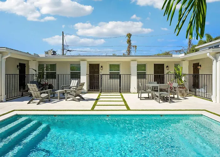 Downtown Wpb Studio D - W Full Kitchen
