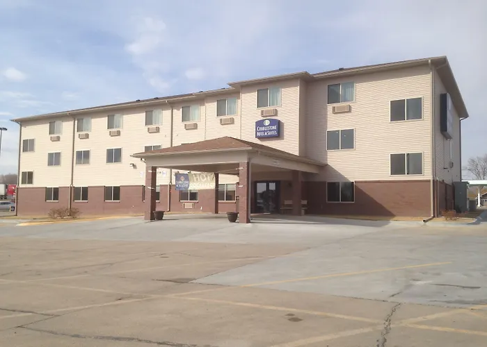 The Edgewood Hotel And Suites