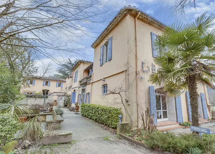 Logis Hotel Restaurant Le Domaine De La Regaliere