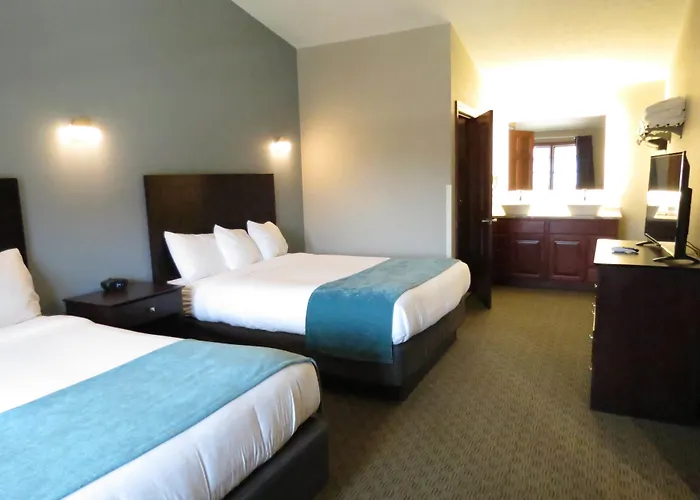 Edgewater Hotel And Suites