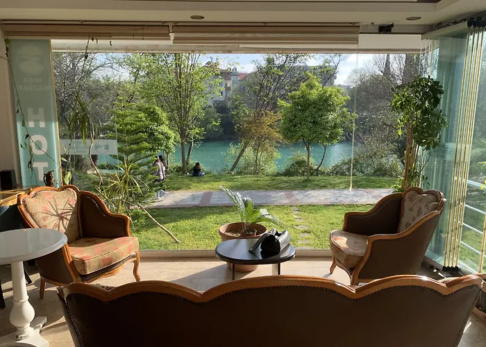 River Hotel