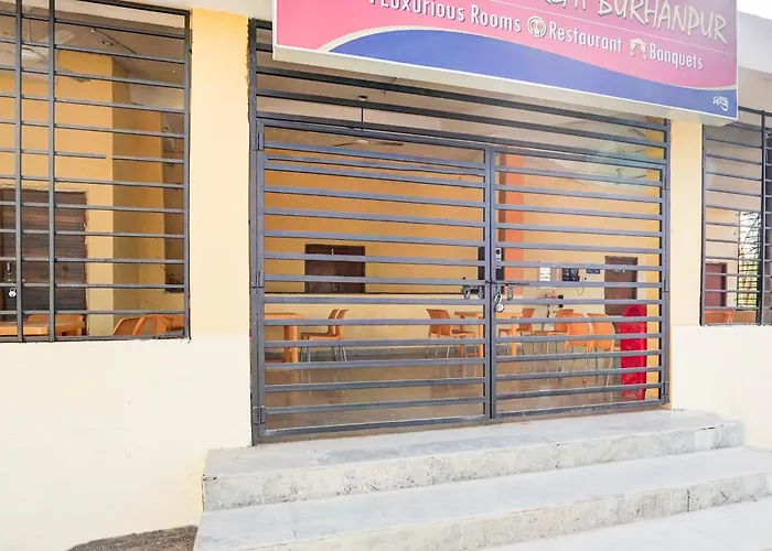 Hotel O Midwaytreat Burhanpur