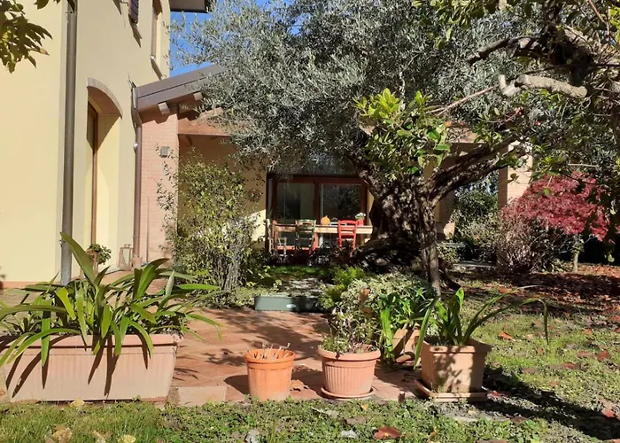 A Casa Di Jolanda, Indipendent House Near Historic Venice Center With Private Parking And Wide And Fenced Garden