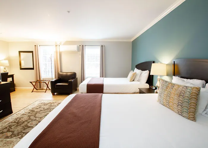 The Dahlonega Square Hotel