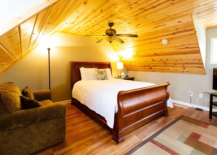 The Dahlonega Square Hotel