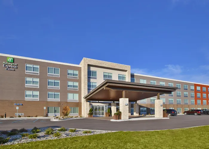 Holiday Inn Express & Suites Grand Rapids Airport North By Ihg