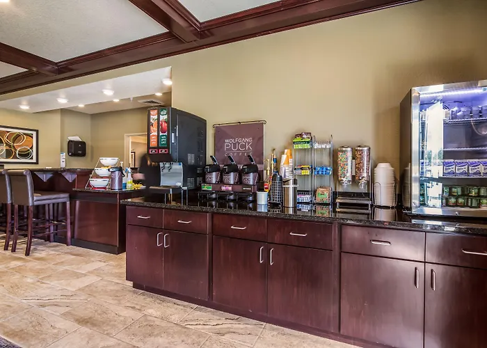 Cobblestone Hotel & Suites - Victor