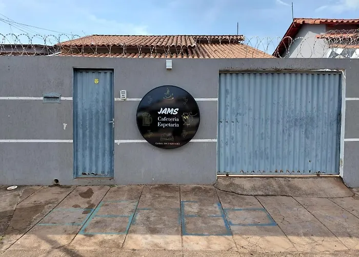 Jams Hostel - Pousada Perto Da Ufcat