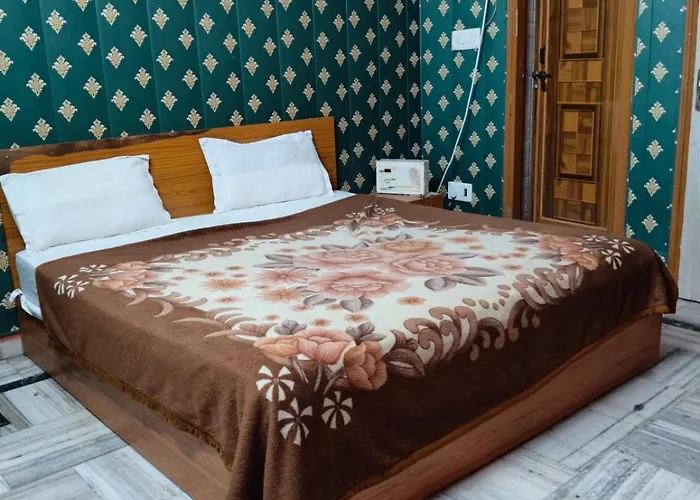 Trilok Inn