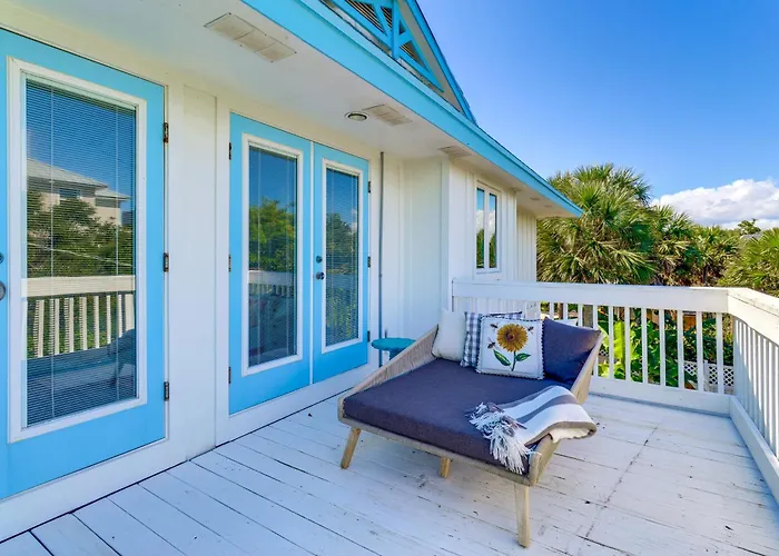 Walk To Wabasso Beach: Home W/ Hot Tub & Bikes