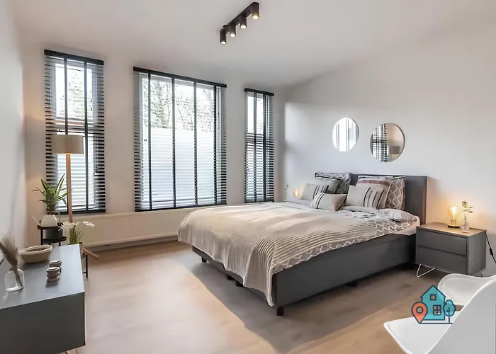Bright King Room With Shared Bathroom At Amsterdam Zuid