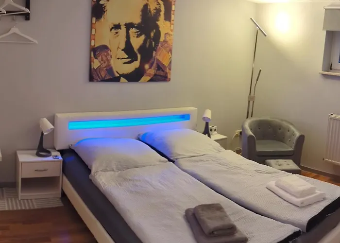 Ferien- Messe- Handwerkerzimmer mit Bad